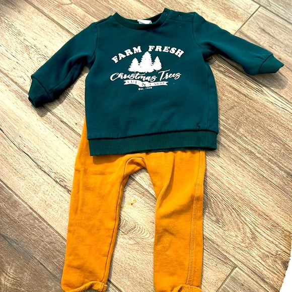 Size 12 months starting out outfit. Worn once. - Picture 1 of 2